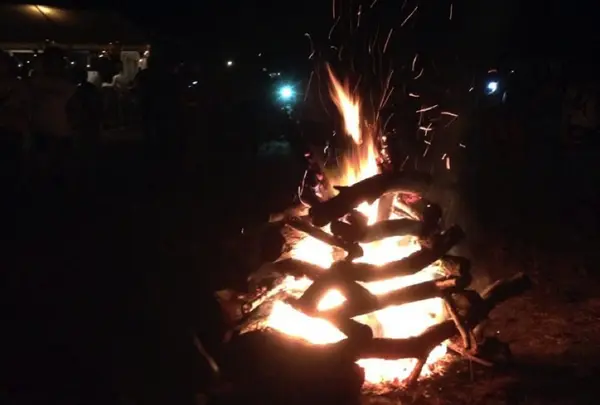 夜はキャンプファイヤー