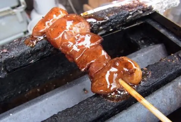 焼き立ての焼鳥は食べ歩きマスト商品！