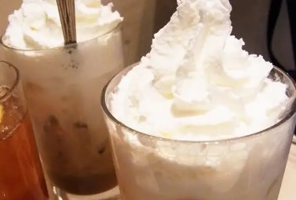 カフェメランジェはホイップたっぷり！