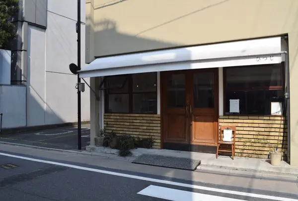 ひっそりと佇む