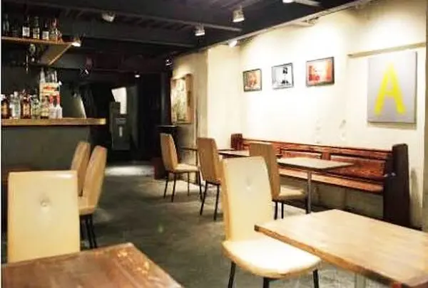 落ち着いた店内