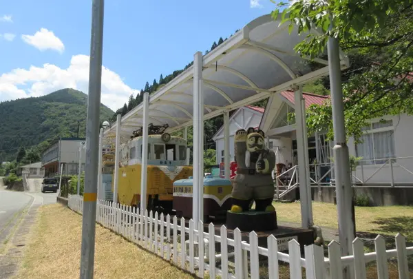 明延鉱山当時の車両も
