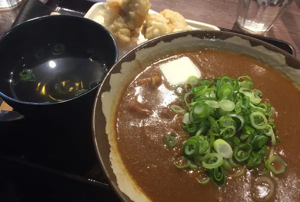 カレーうどんが美味しいぞ〜！