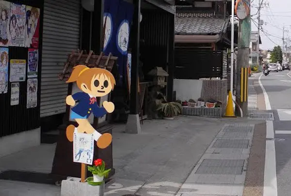 うどん屋さんの店の前