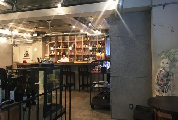 清潔感あるスタイリッシュな店内
