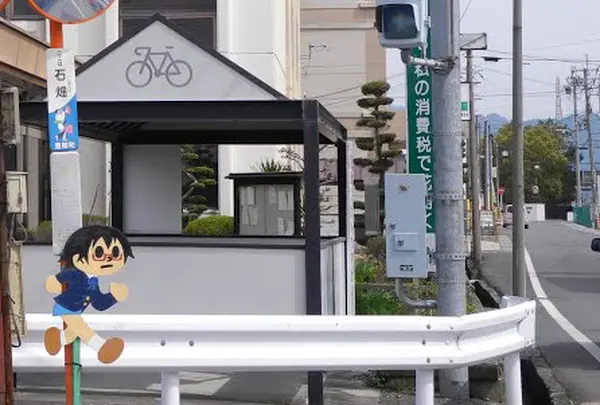 豊郷町役場交差点角