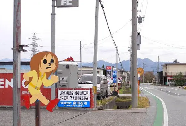 ガソリンスタンドの前