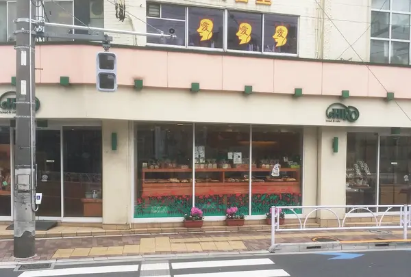 この外観が目印