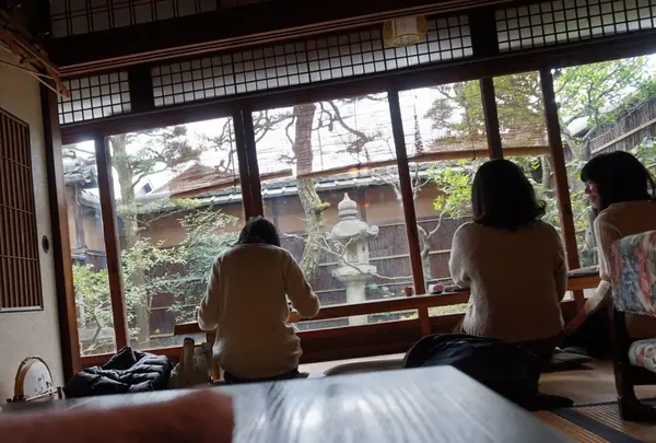 お庭側の席