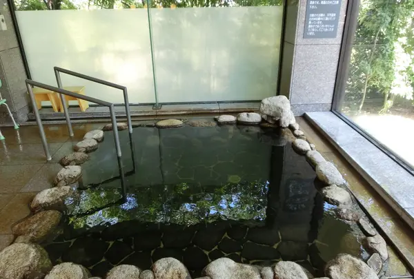 掛け流しの「源泉風呂」