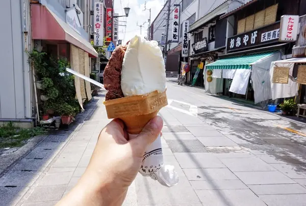 暑い日は涼しい店内で食べると◯