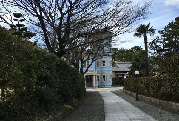 この色は