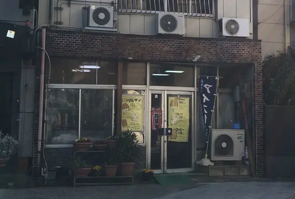 場所は石取会館の前です。