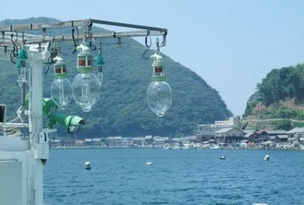 イカ釣り船