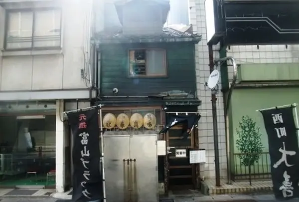 老舗の風格を感じる店構え