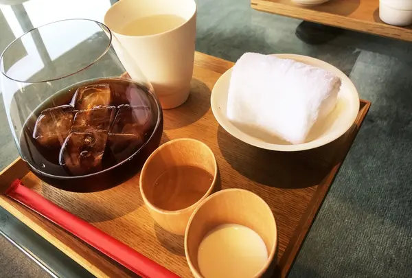 和多屋別荘ロビーでカフェ