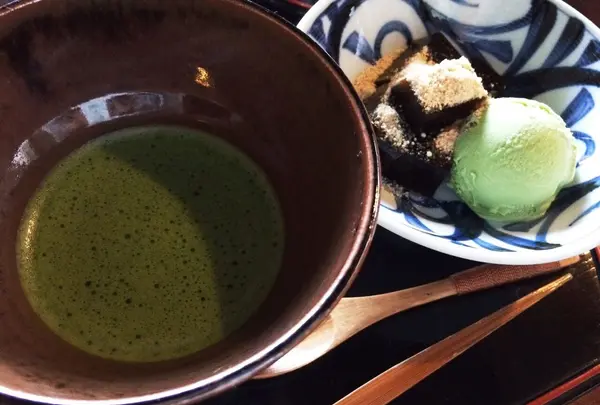 民家の雰囲気での甘味