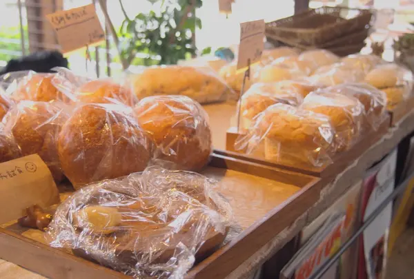 パンもずらり〜狙い目は昼過ぎ＊