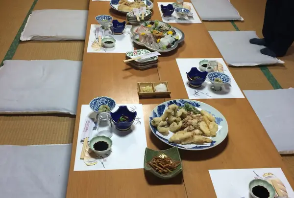 お刺身に新鮮な穴子の天ぷらなど