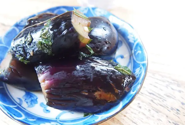 お通しの茄子が美味しすぎる。