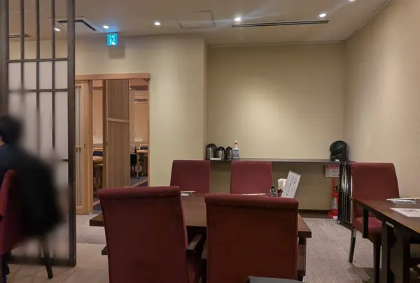 静かで落ち着いた雰囲気の店内