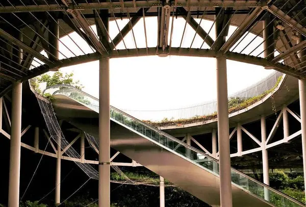 オシャレな建造物もある