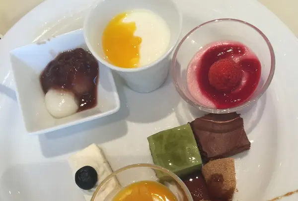 スイーツ盛りだくさん