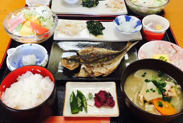 ボリュームたっぷりの食事