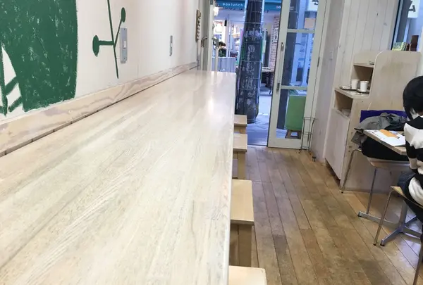 ゆったりカフェスペース併設