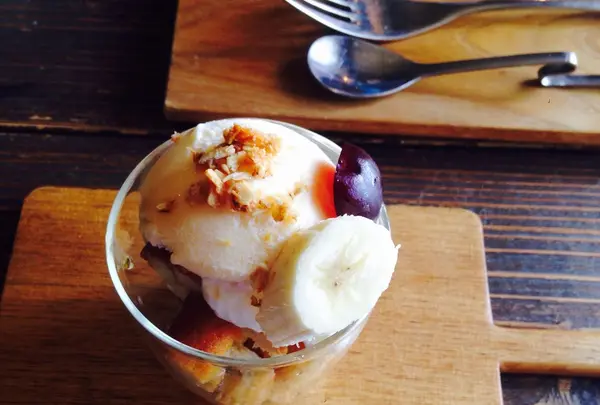 手作りケーキ入りミニパフェ