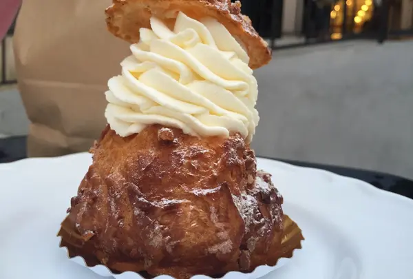 シュークリーム。