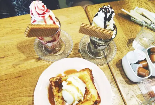 パフェやフレンチトースト