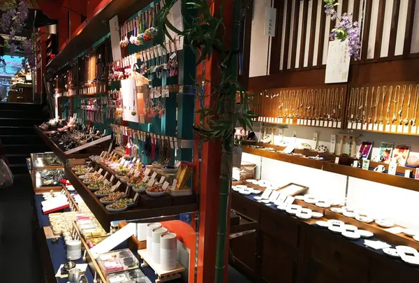 落ち着いた店内