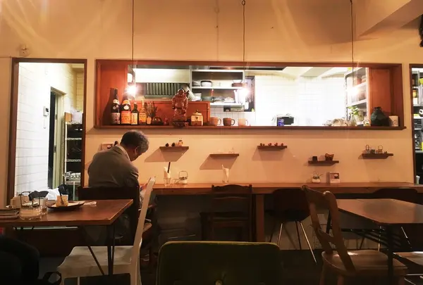奥に潜むカフェ