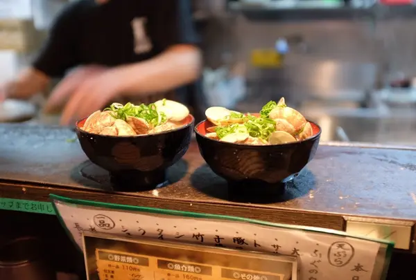 山盛りのあさりの味噌汁