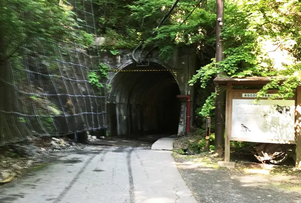 トンネル