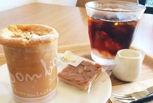ポップアップシフォンとフロランタンとアイスコーヒーを。