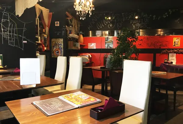 異国間溢れる店内