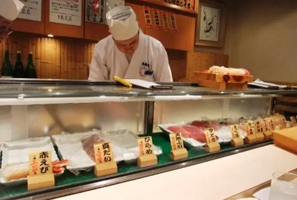 ネタケースにずらり並んだネタが新鮮！