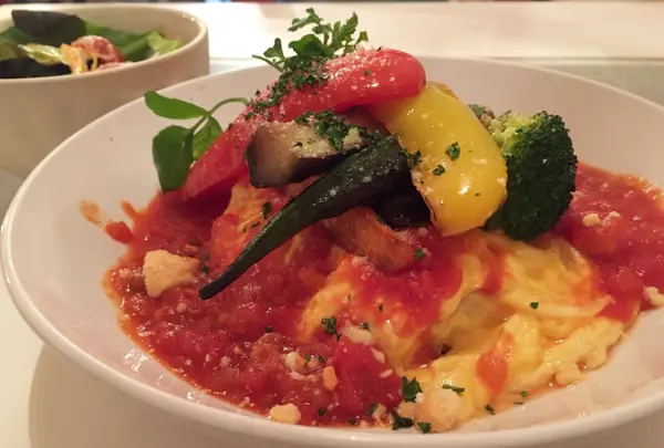 グリル野菜たっぷりオムライス