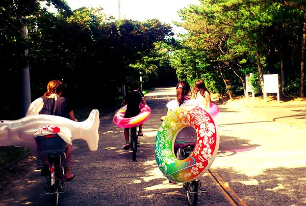移動は自転車かレンタカーで！！