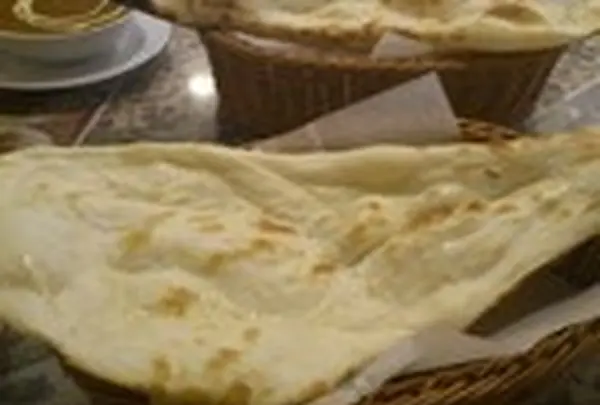でかすぎ！食べ放題のナン