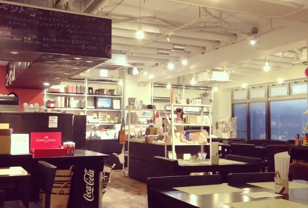 文房具屋さんとカフェが共存
