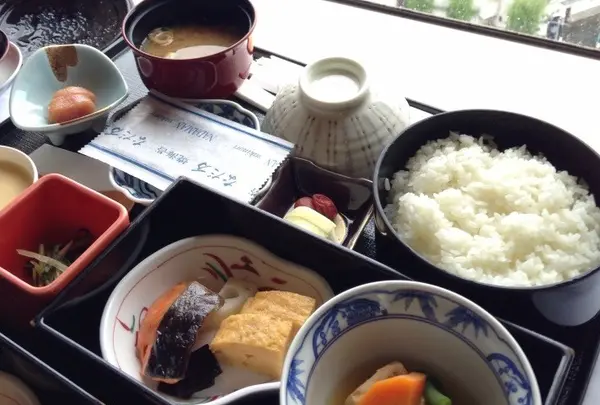 なだ万の朝食