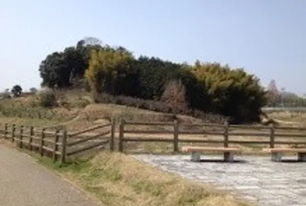遊歩道からの陵
