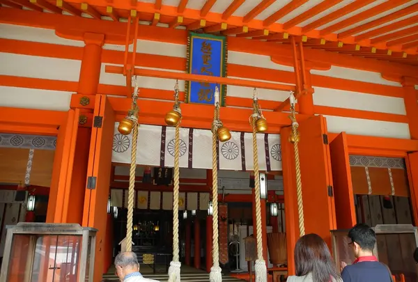 朱色の拝殿