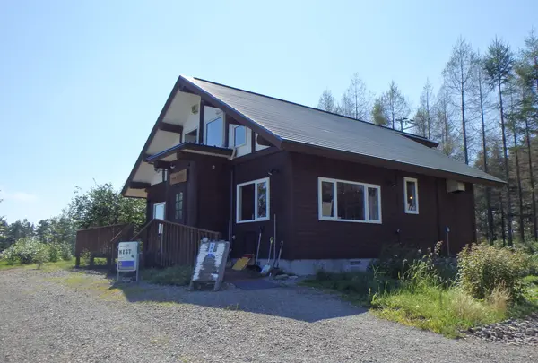 果てしない耕地の中にポツンと佇むお店