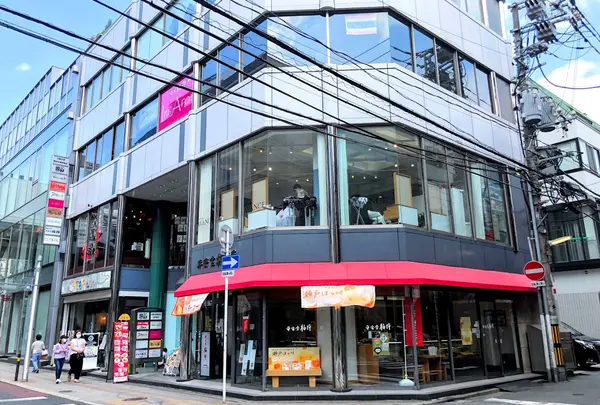 （株）平安堂梅坪 本通店