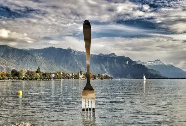 フォークのオブジェ (The Fork)