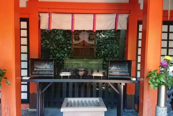 閼伽井護法善神社